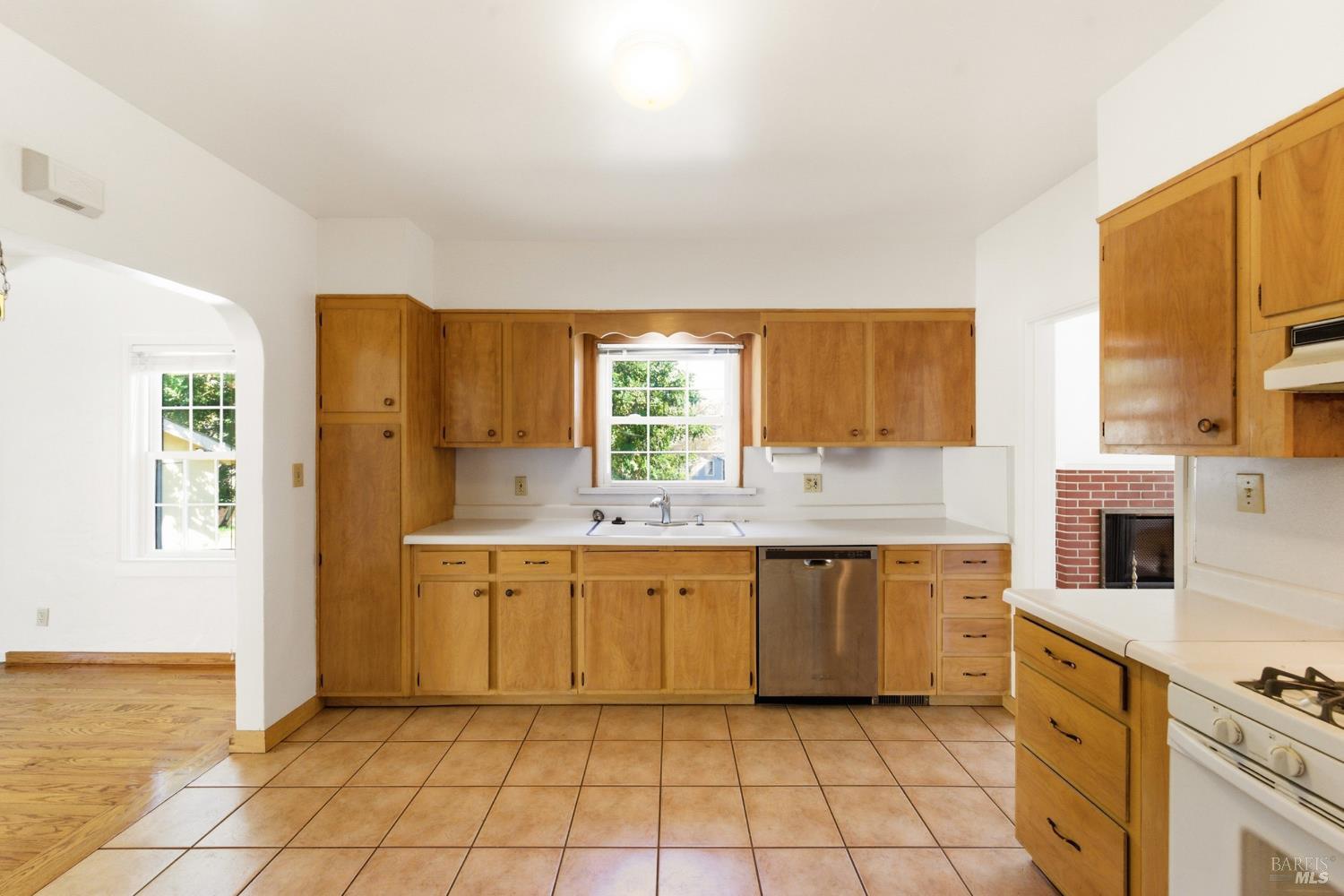 639 E 5th Street
