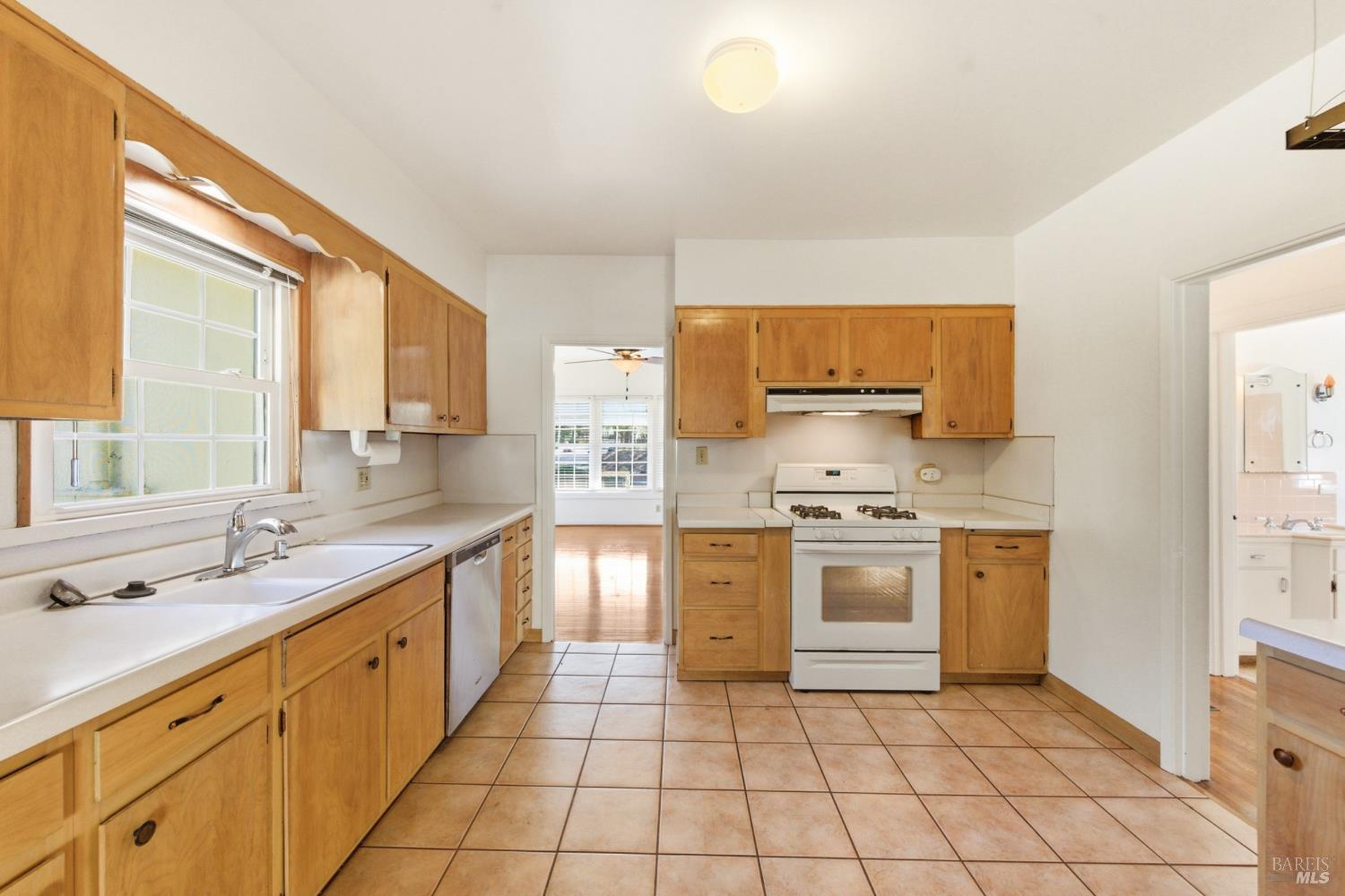 639 E 5th Street