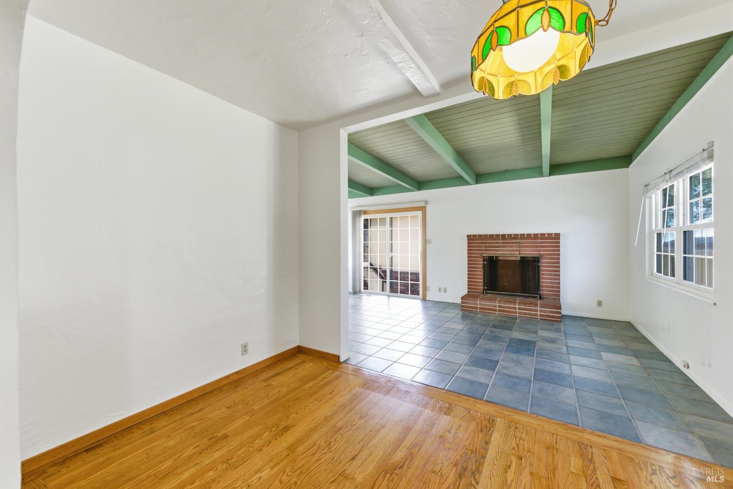 639 E 5th Street
