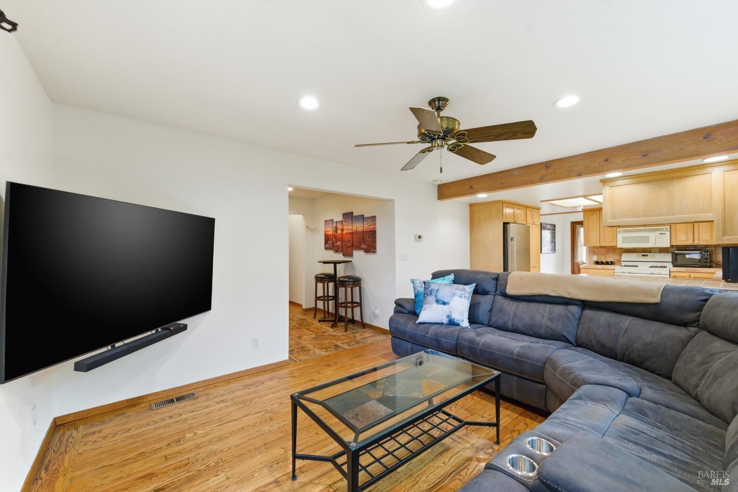 639 E 5th Street