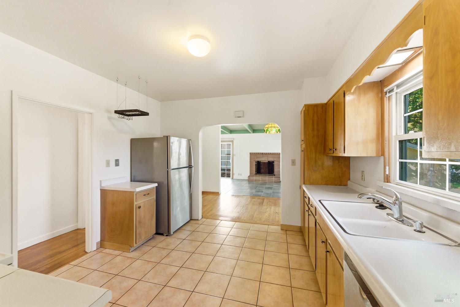 639 E 5th Street
