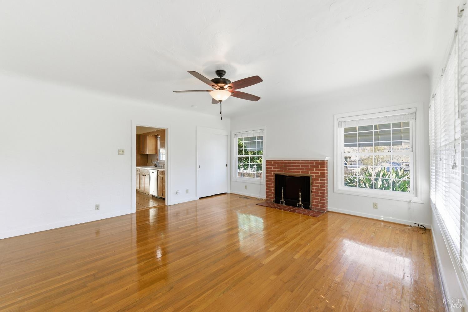 639 E 5th Street