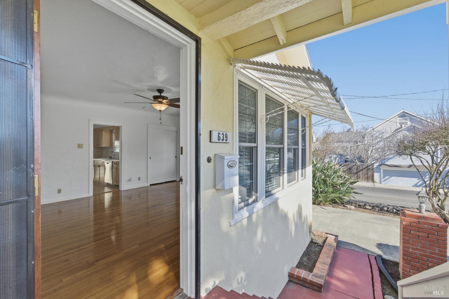 639 E 5th Street