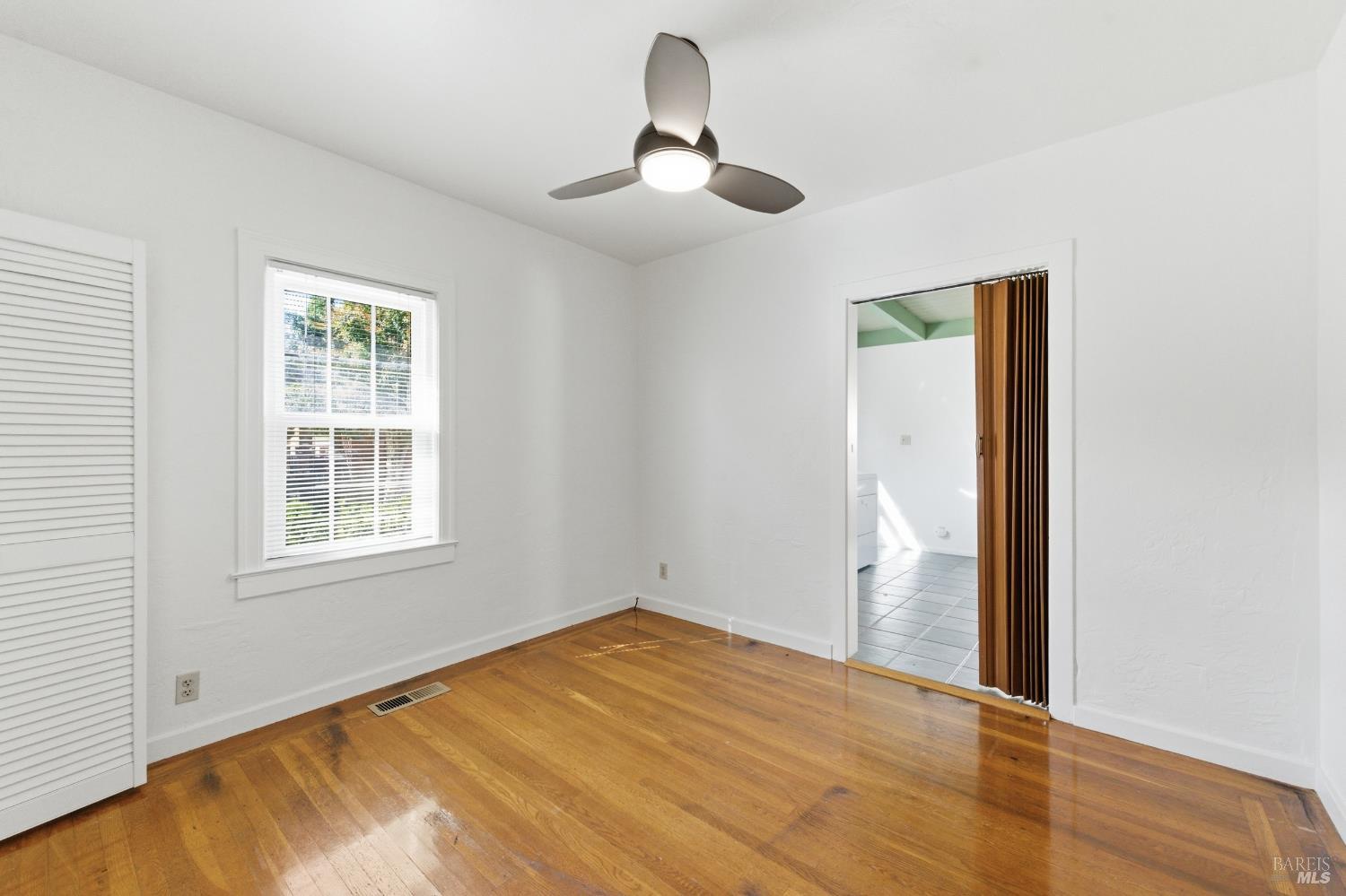 639 E 5th Street