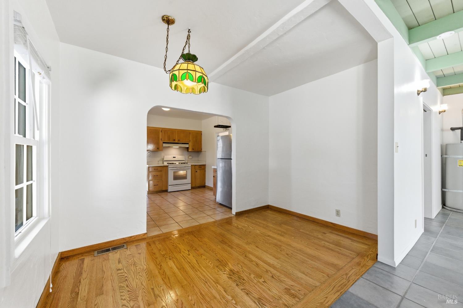 639 E 5th Street