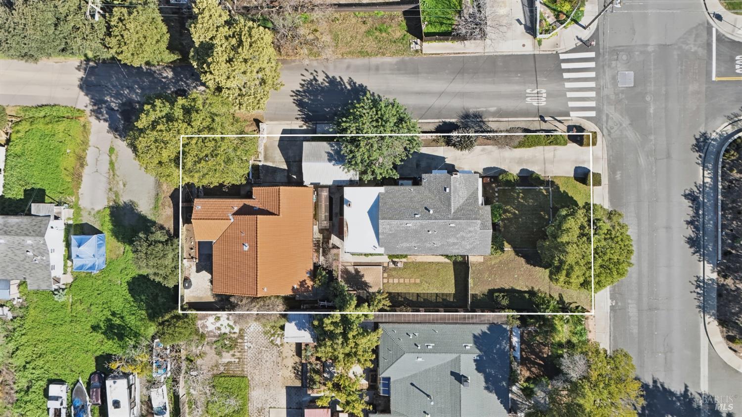 639 E 5th Street
