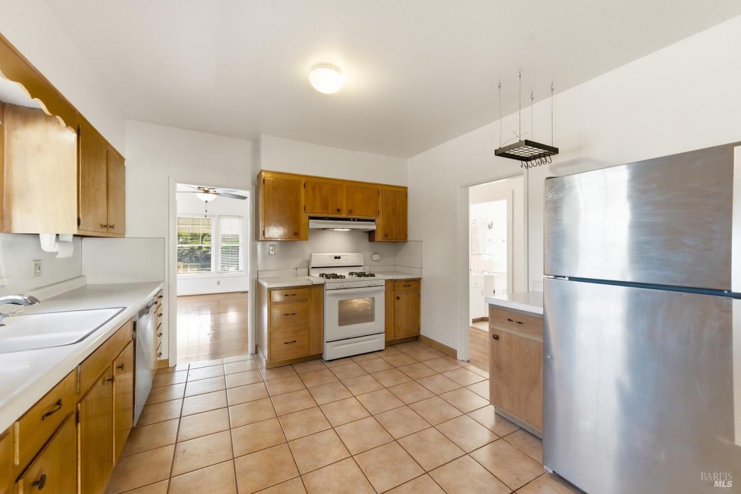 639 E 5th Street