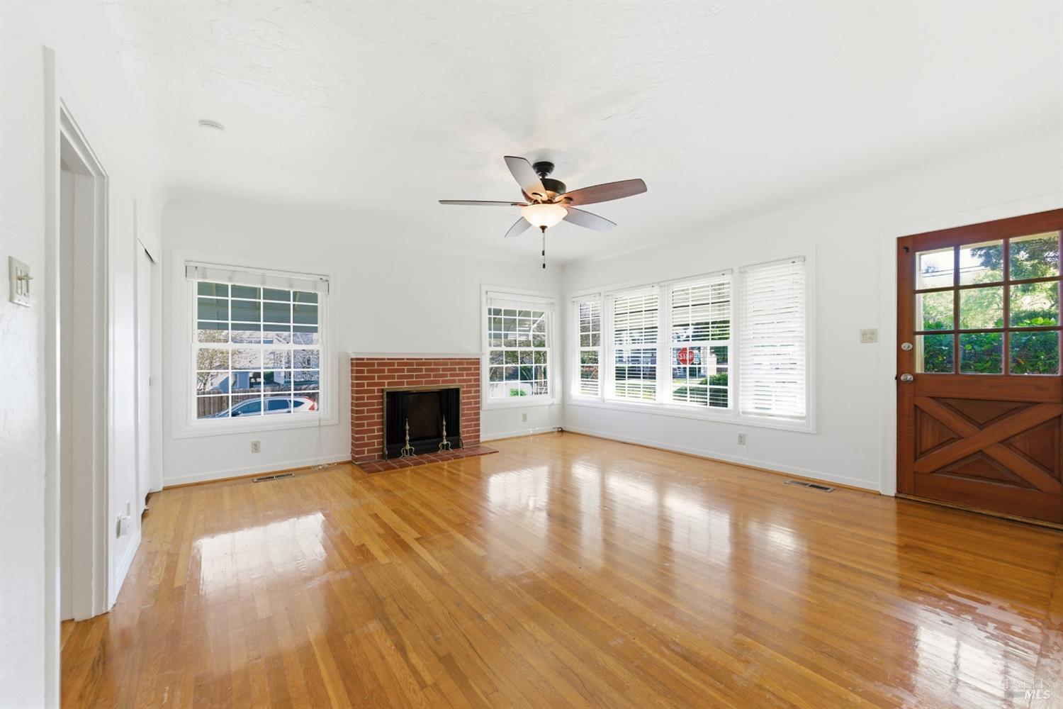 639 E 5th Street
