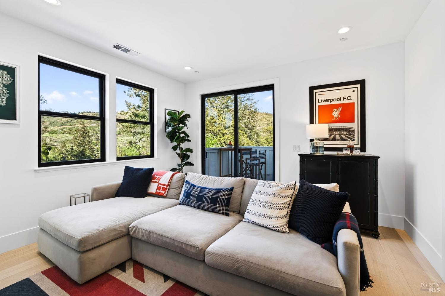 16 Upland Road