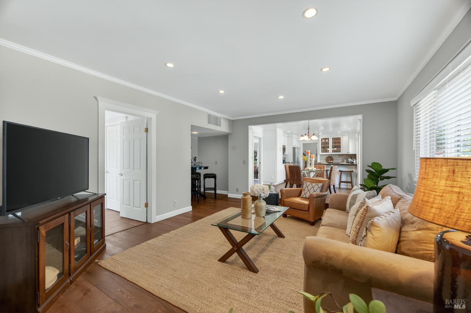 3932 Montrose Street