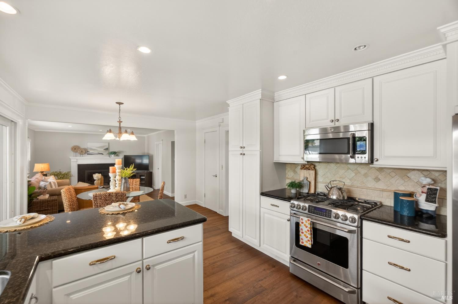 3932 Montrose Street