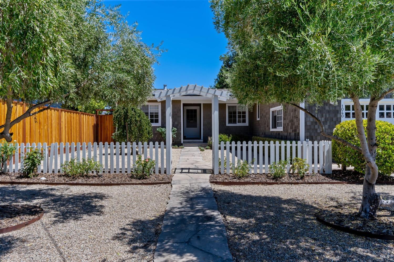 1040 Valley View Street