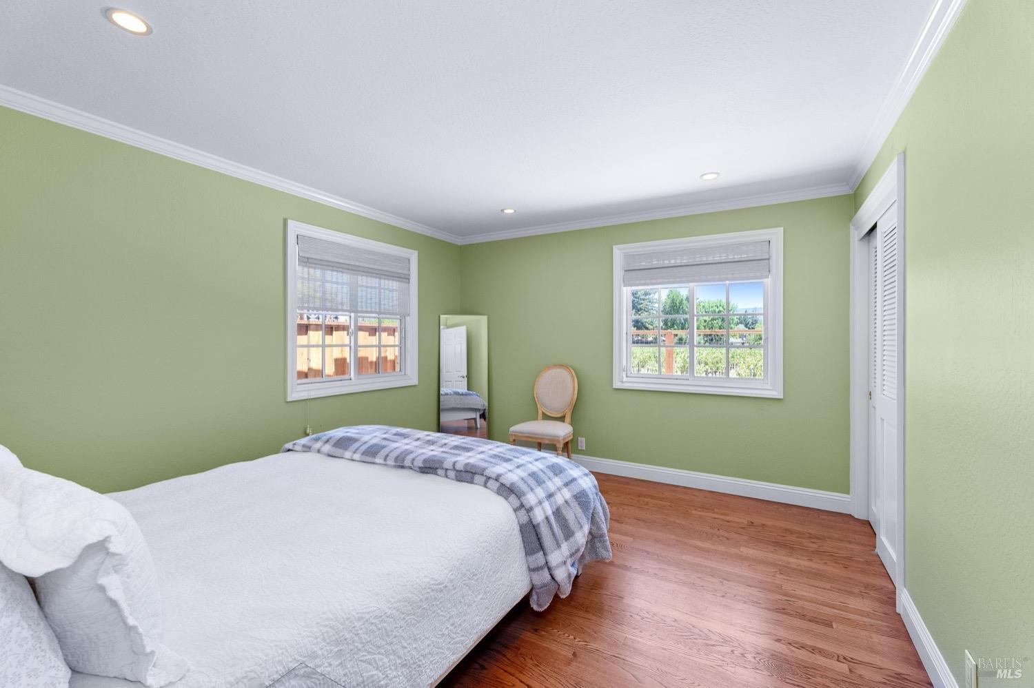 1040 Valley View Street