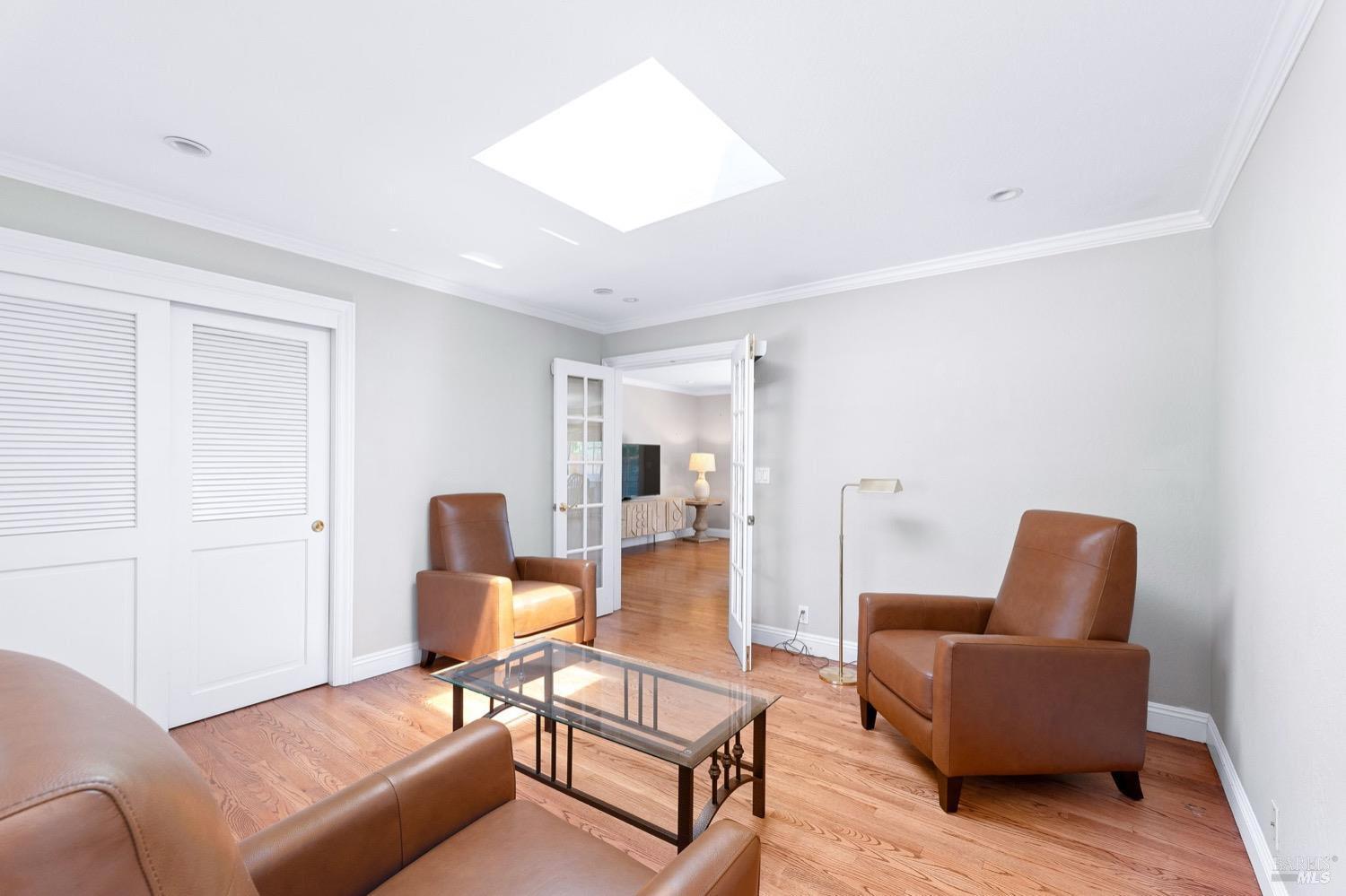 1040 Valley View Street