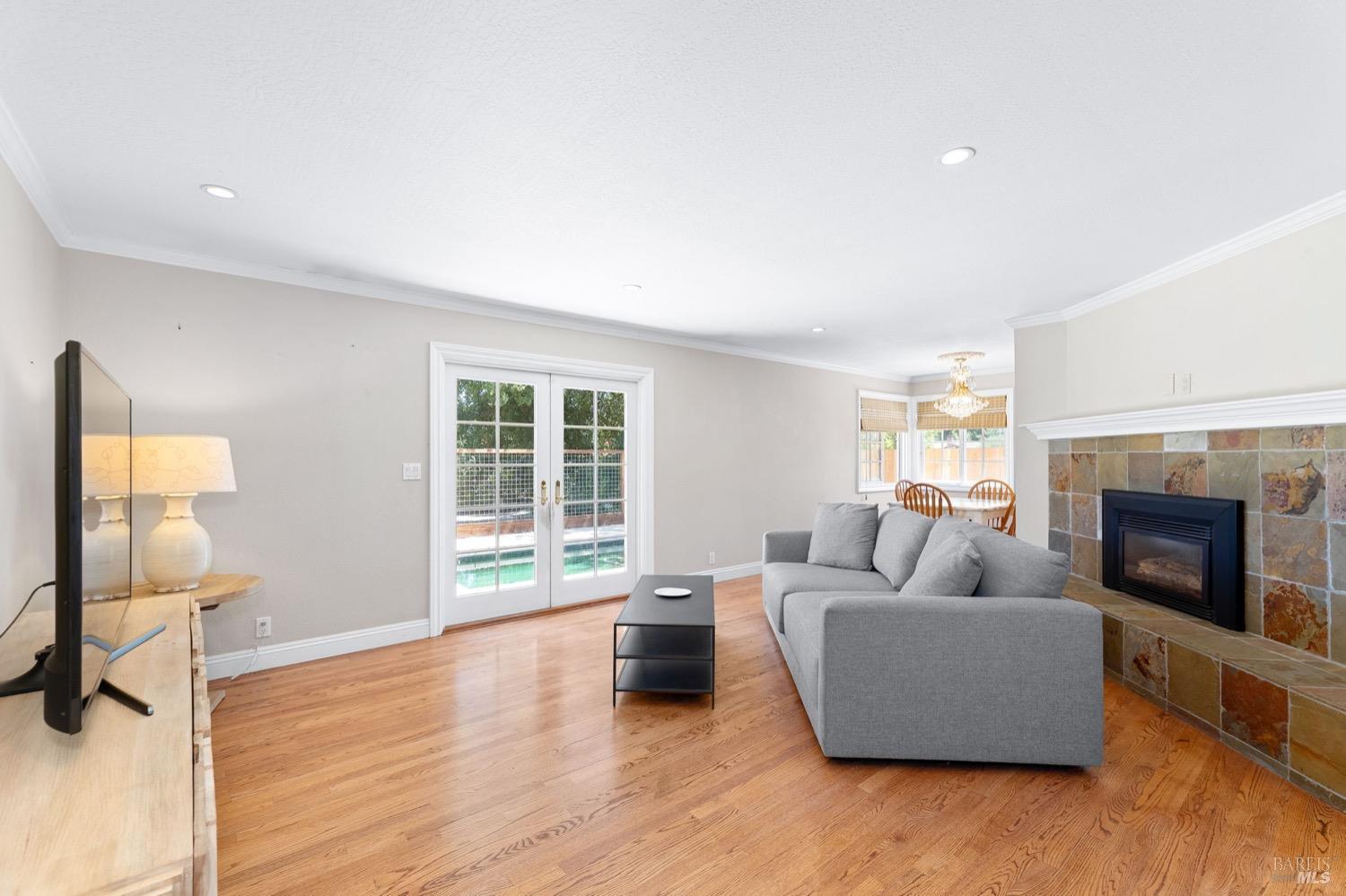 1040 Valley View Street