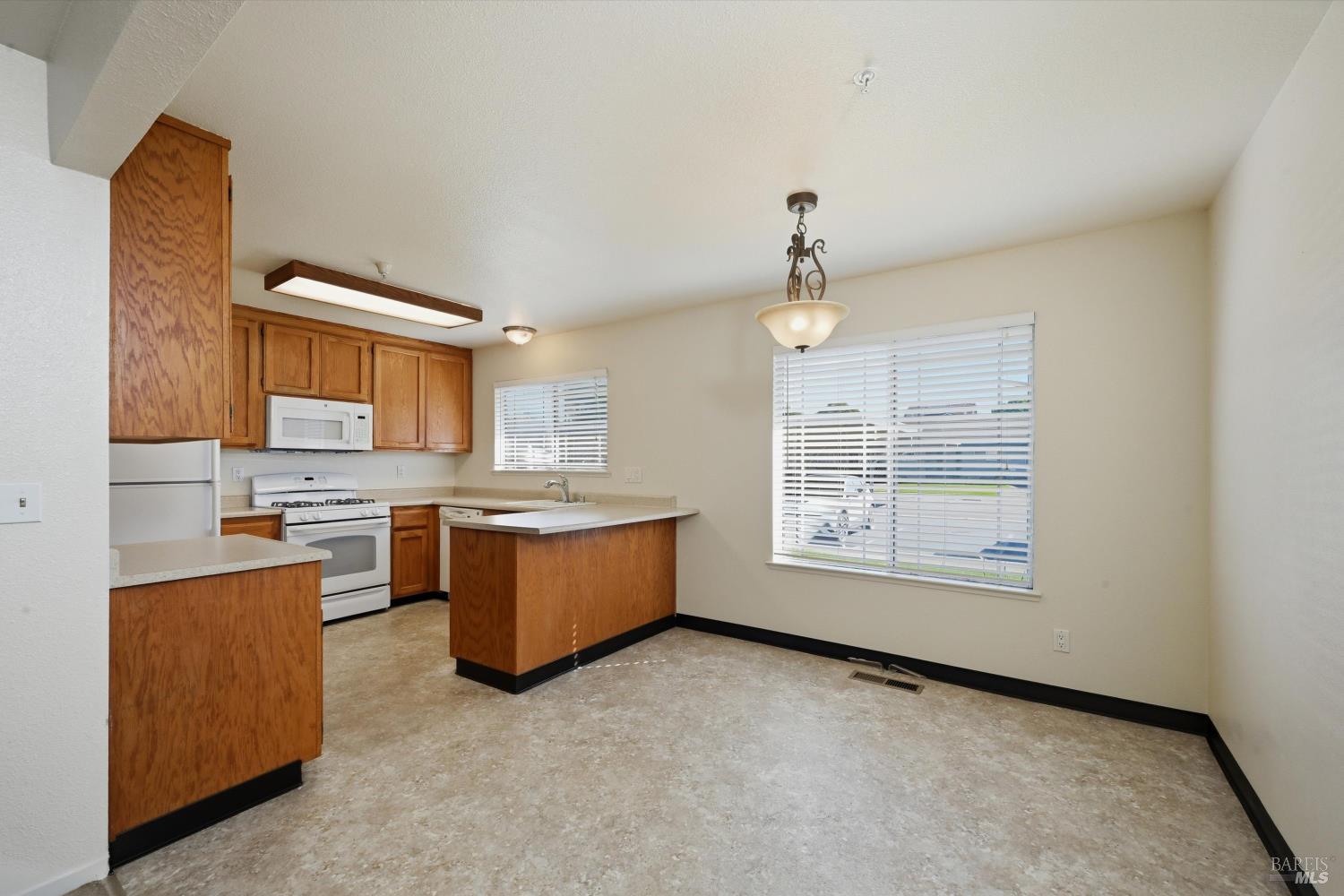 786 William Court