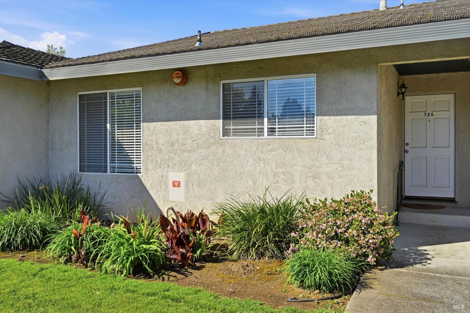 786 William Court