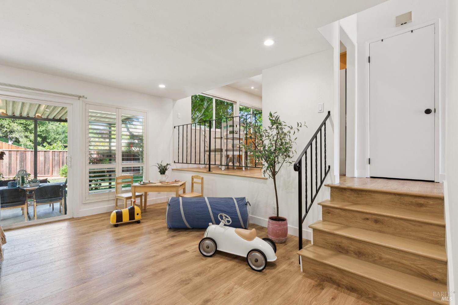 3355 Twin Oaks Drive