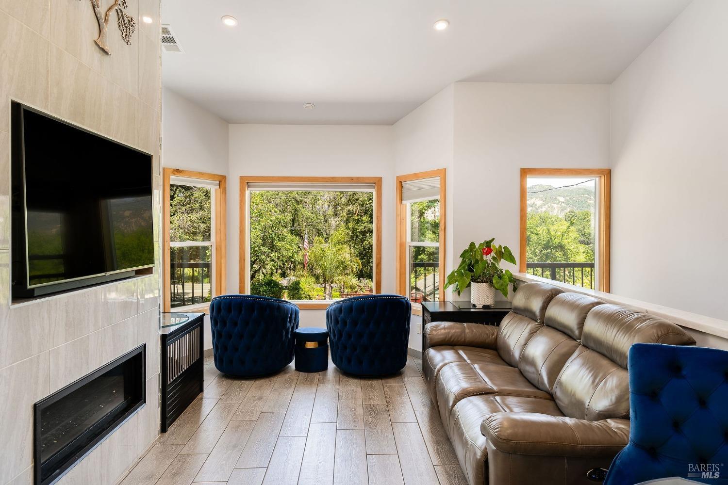 3037 Foothill Boulevard