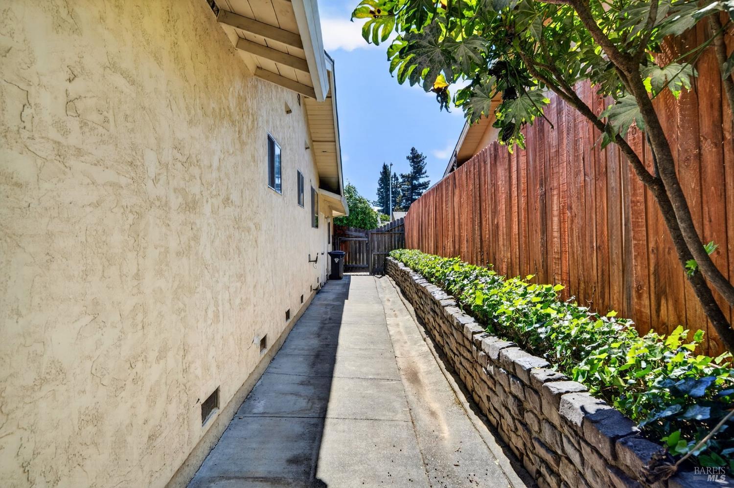 2968 Woodcrest Drive