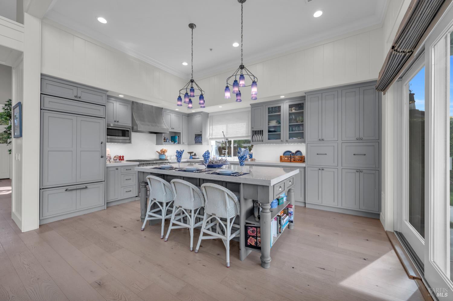 121 N Newport Drive