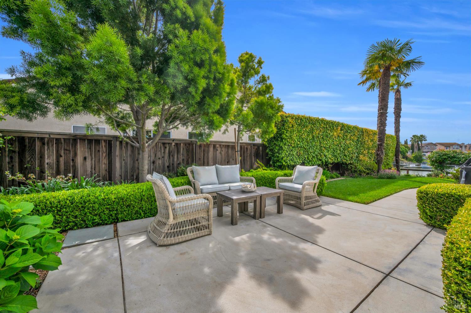 121 N Newport Drive