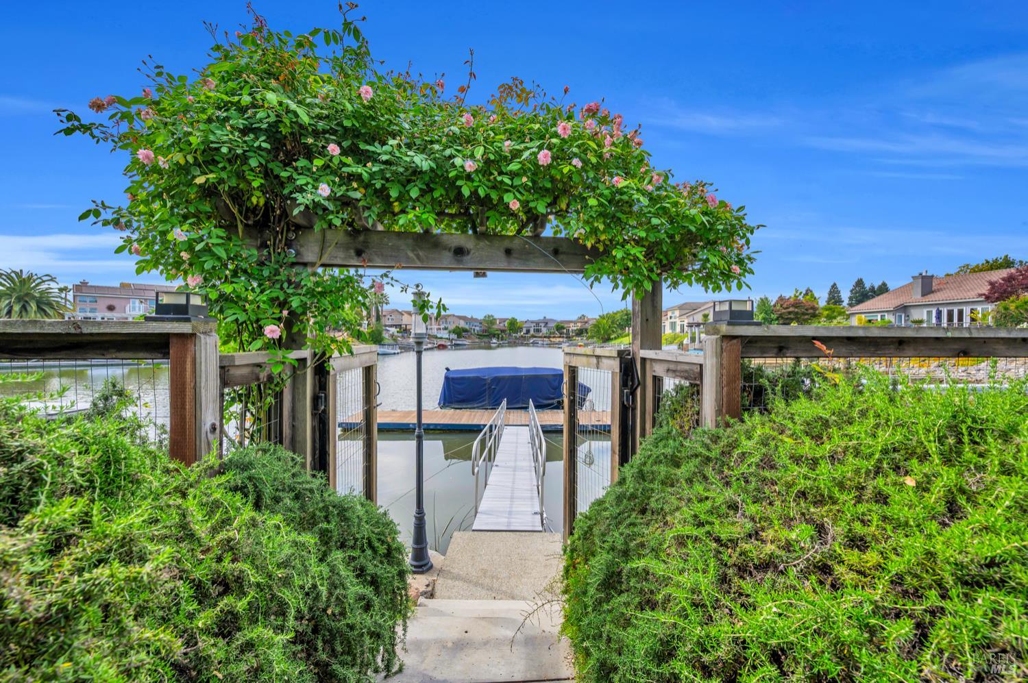 121 N Newport Drive