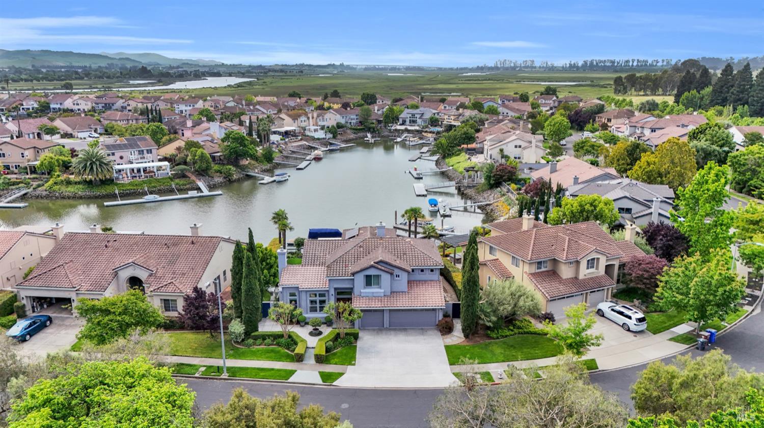 121 N Newport Drive