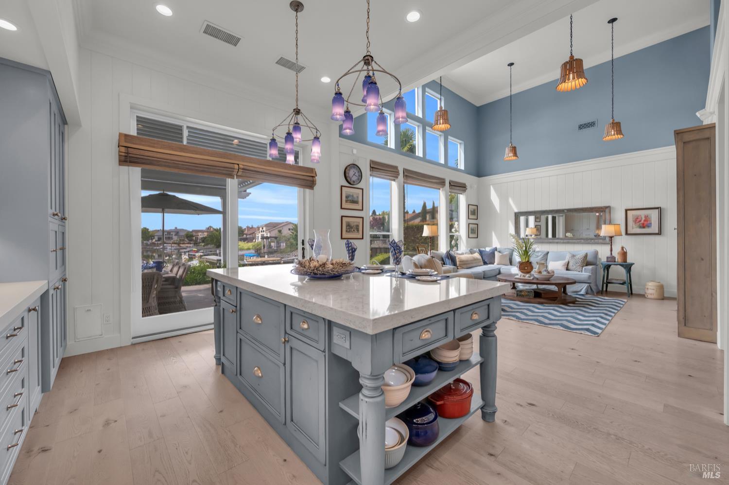 121 N Newport Drive