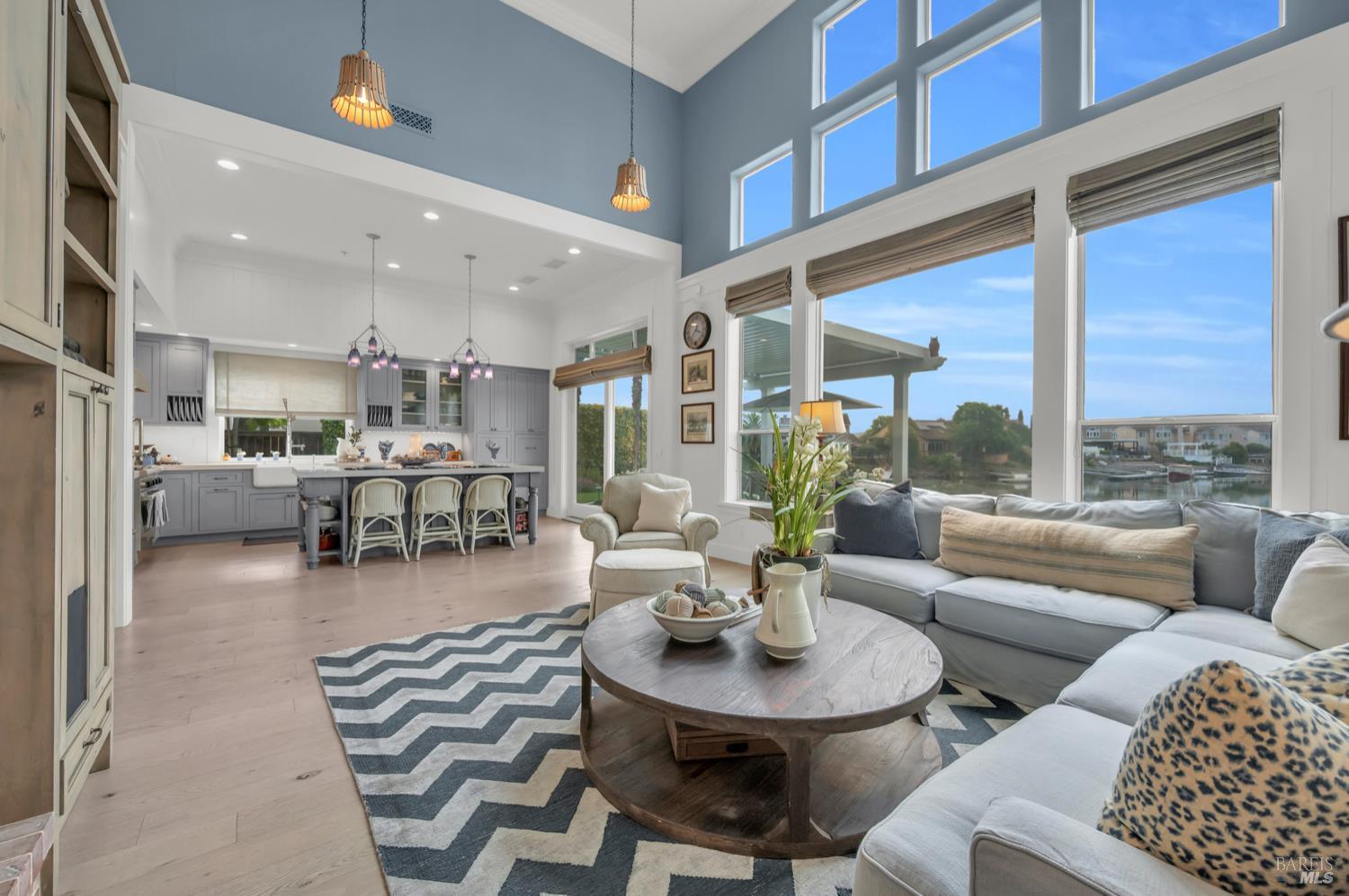 121 N Newport Drive