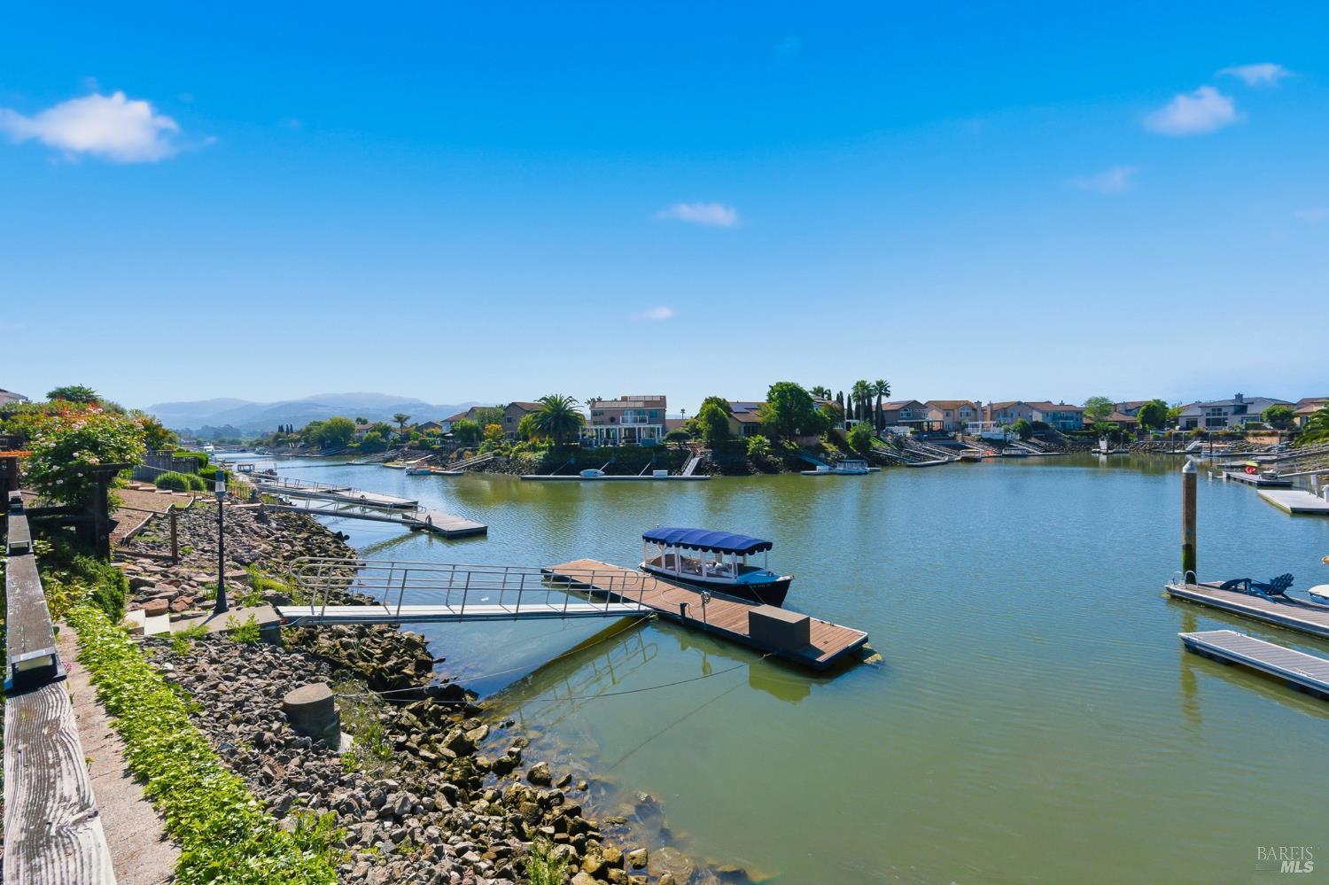 121 N Newport Drive