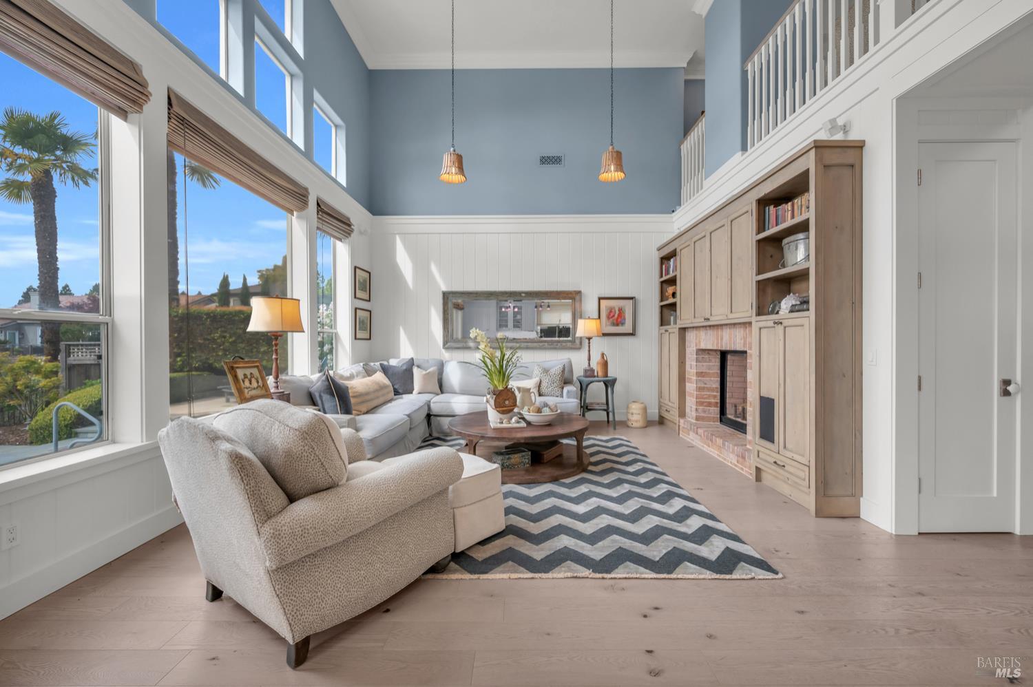 121 N Newport Drive