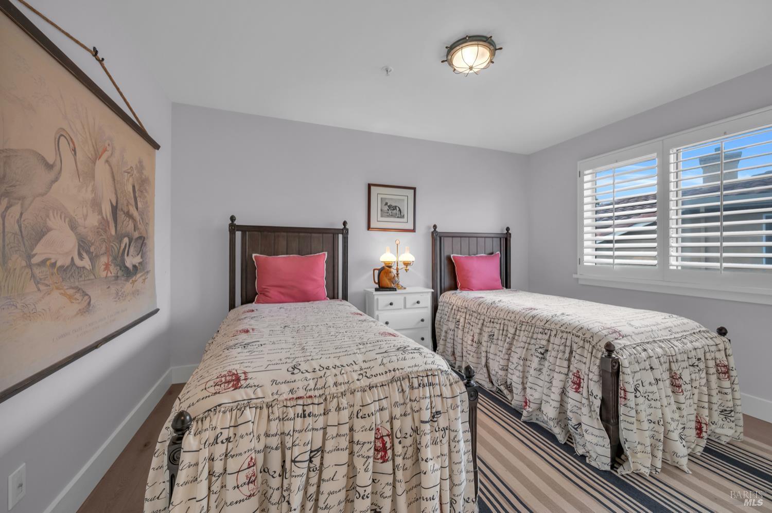 121 N Newport Drive