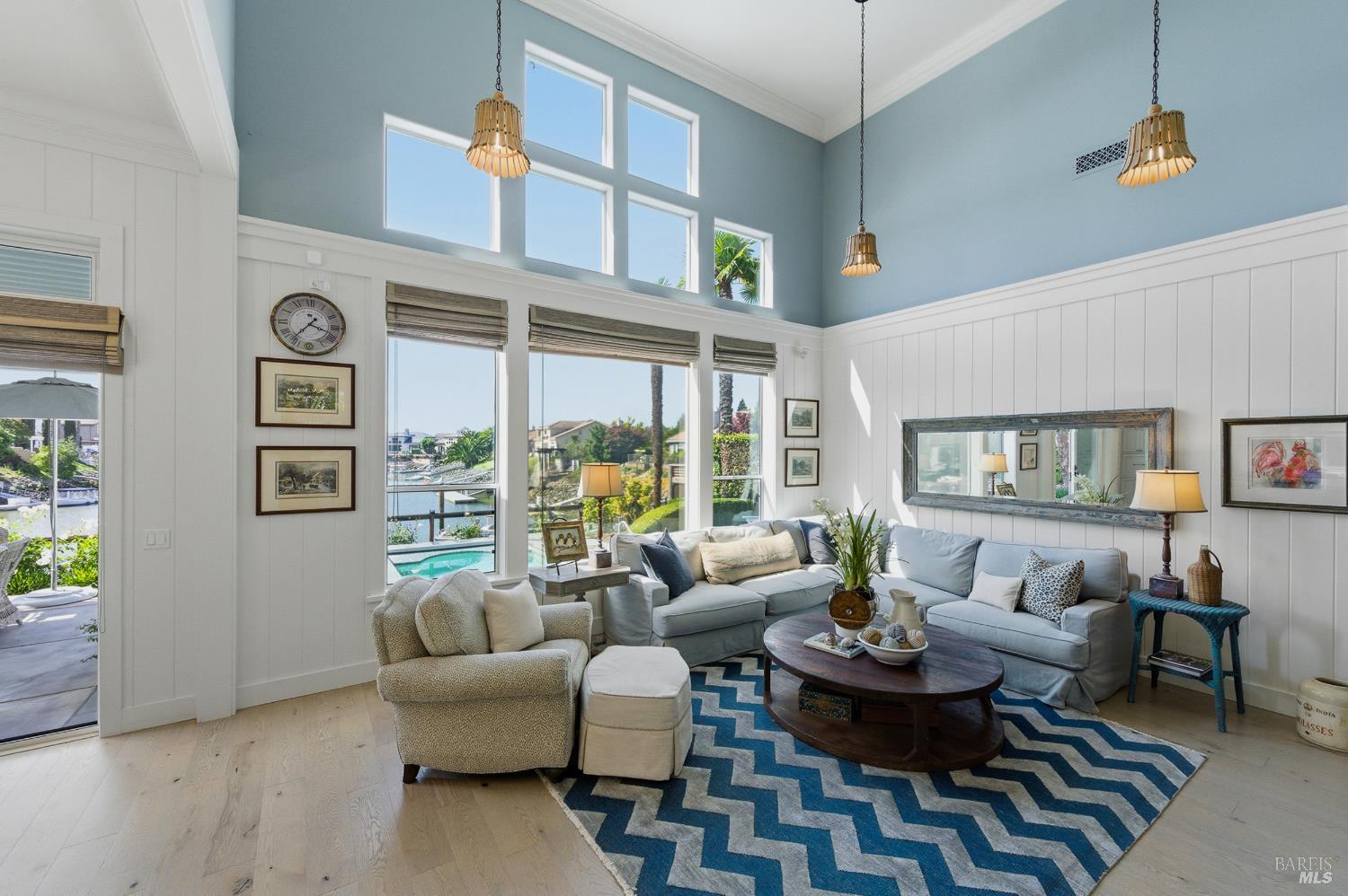 121 N Newport Drive