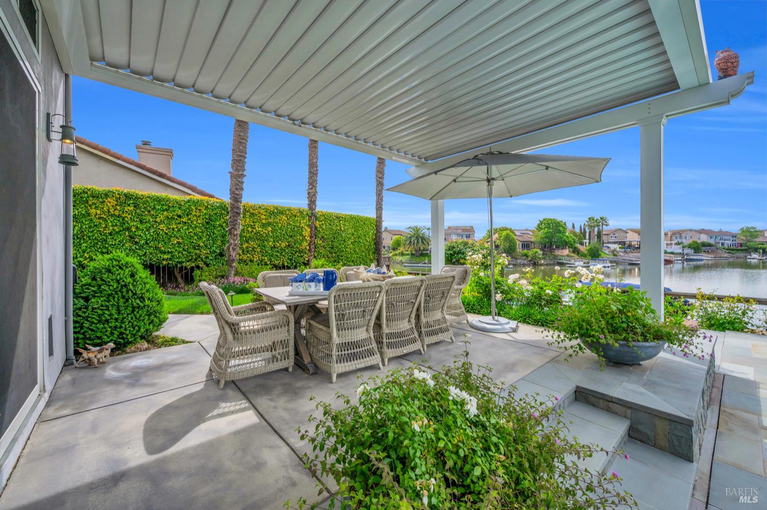 121 N Newport Drive