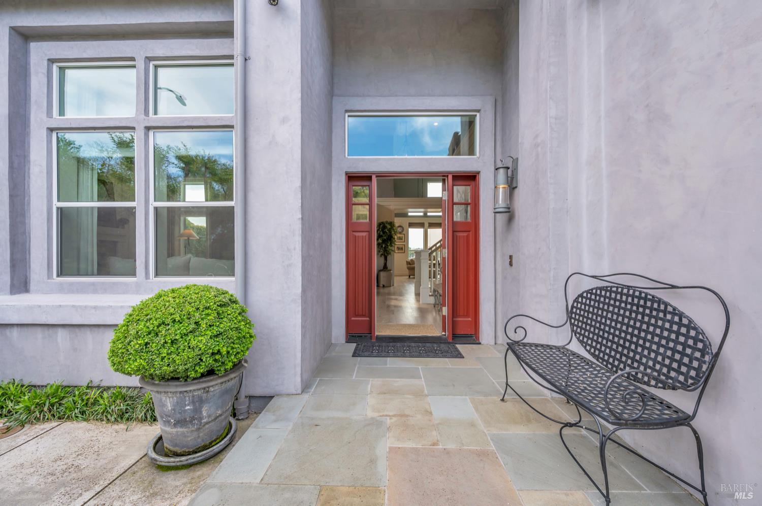 121 N Newport Drive