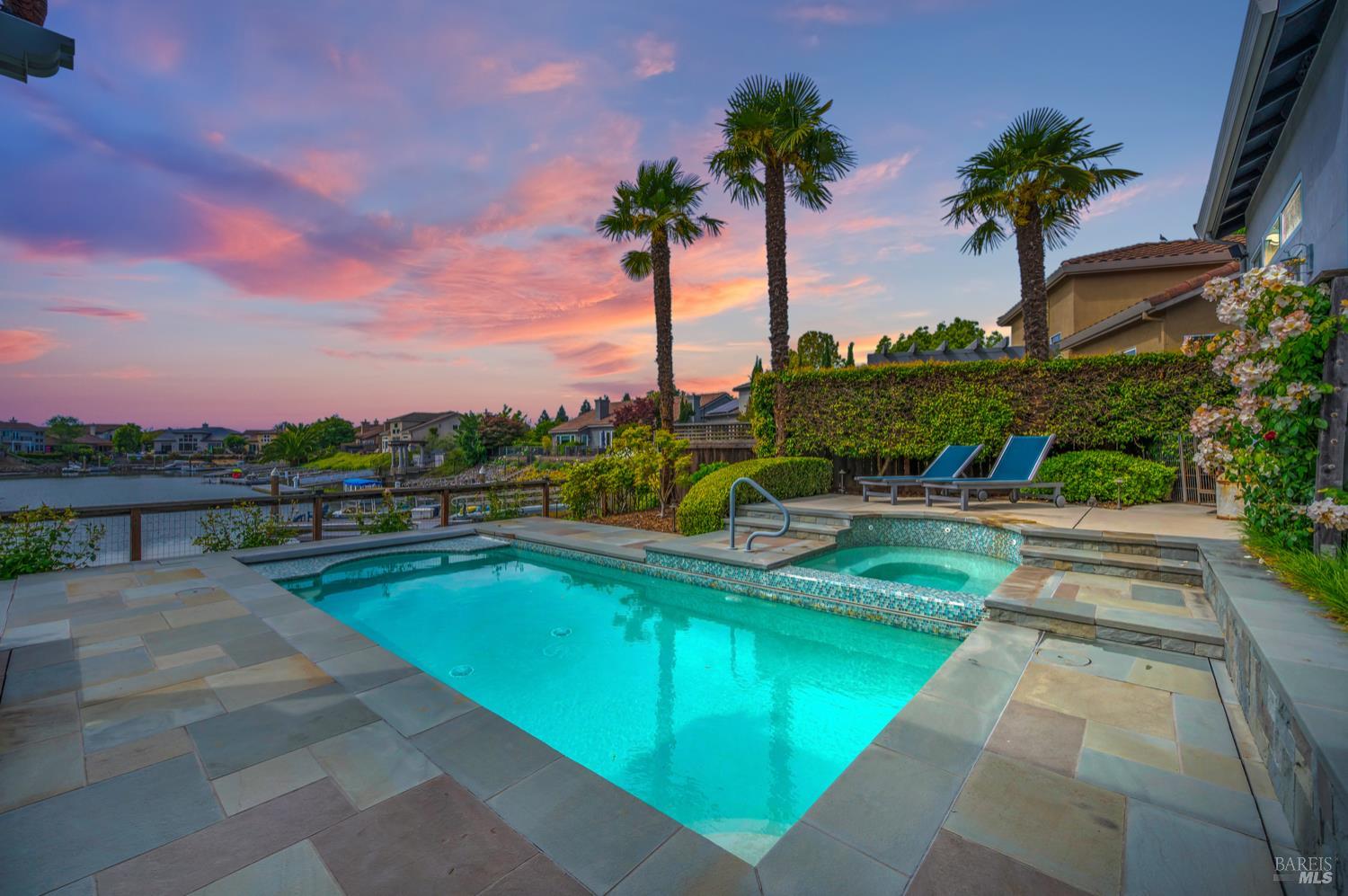 121 N Newport Drive