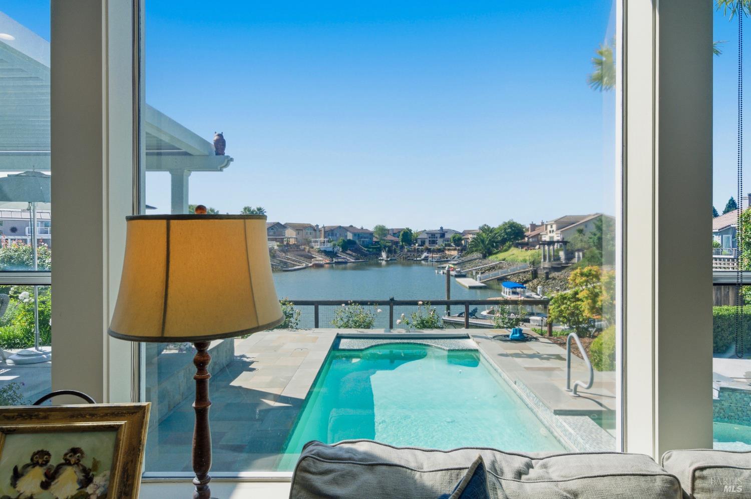 121 N Newport Drive