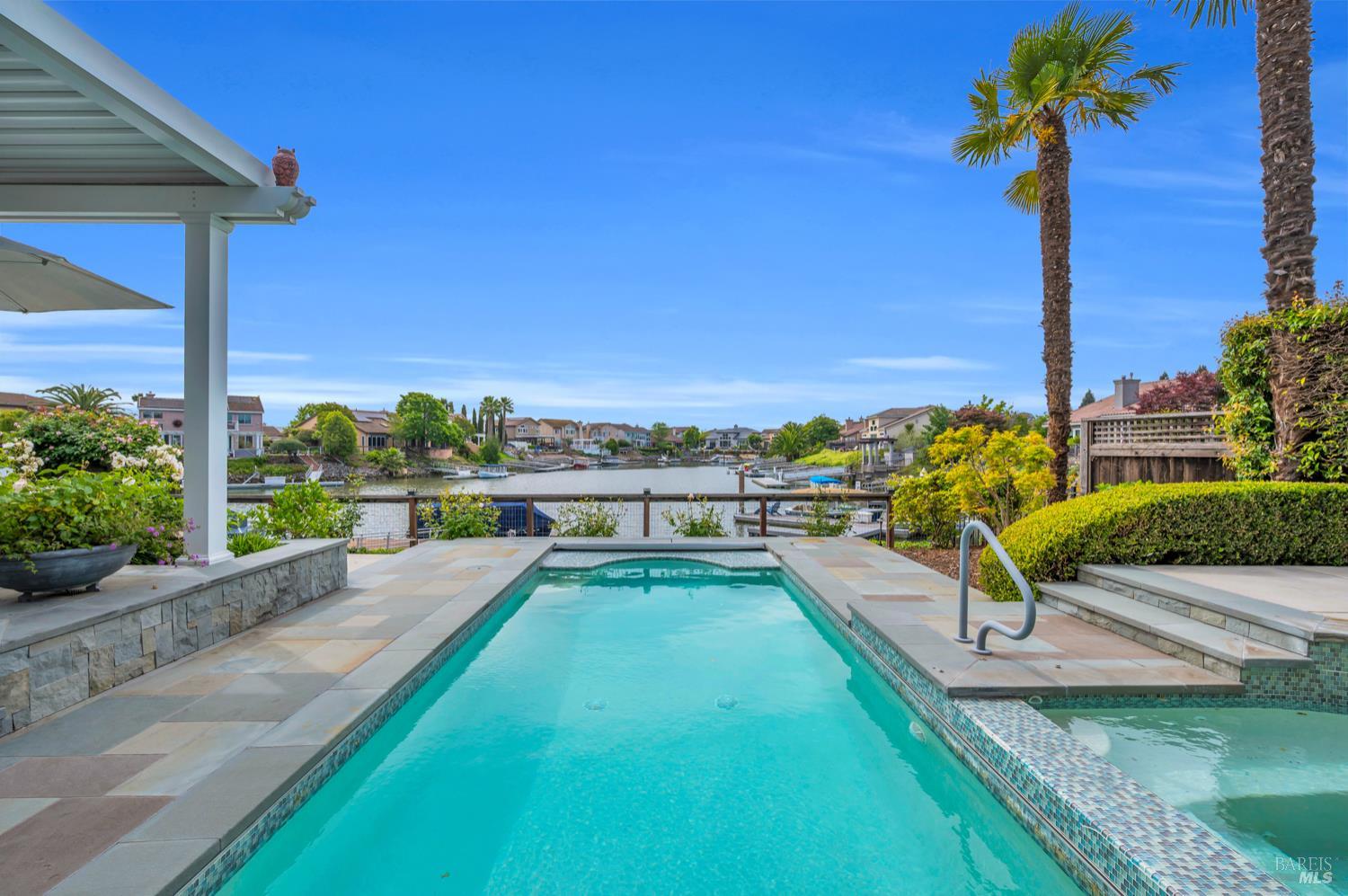121 N Newport Drive