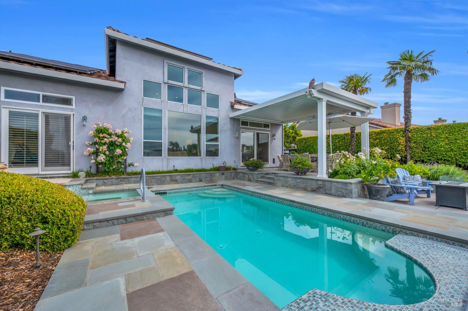 121 N Newport Drive