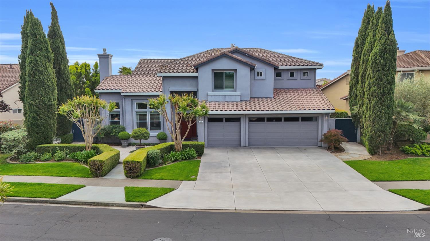 121 N Newport Drive