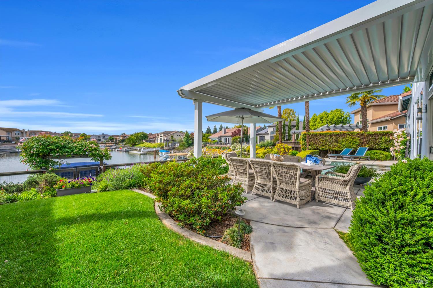121 N Newport Drive