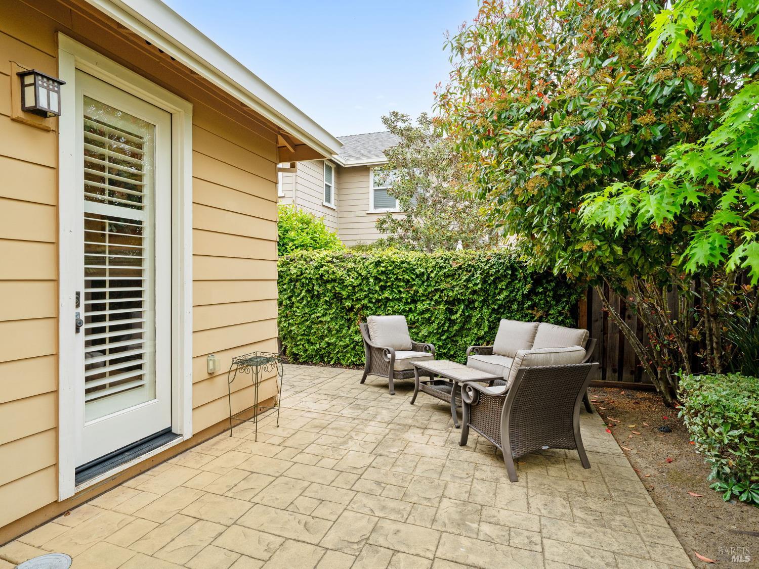 3263 Atherton Circle
