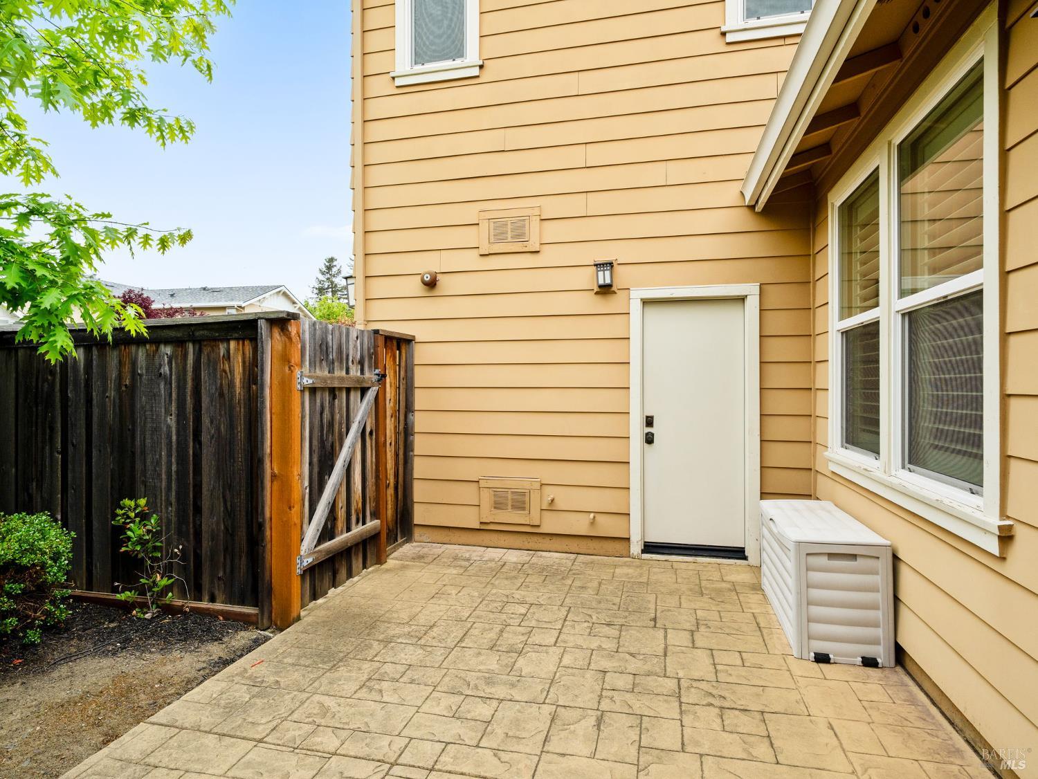3263 Atherton Circle