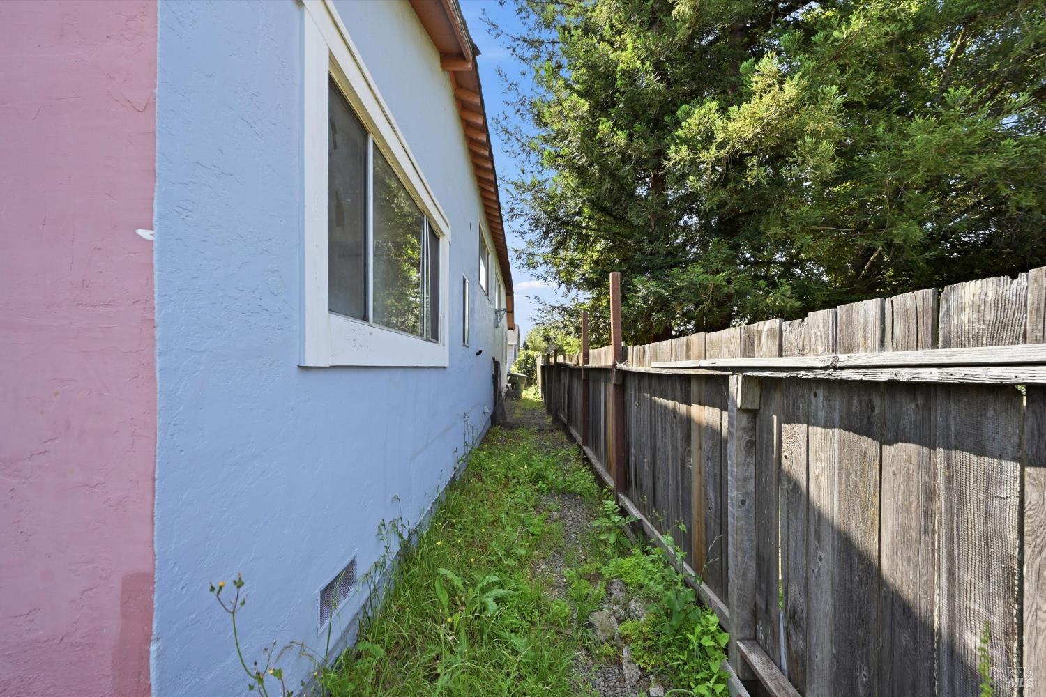 1236 El Centro Avenue