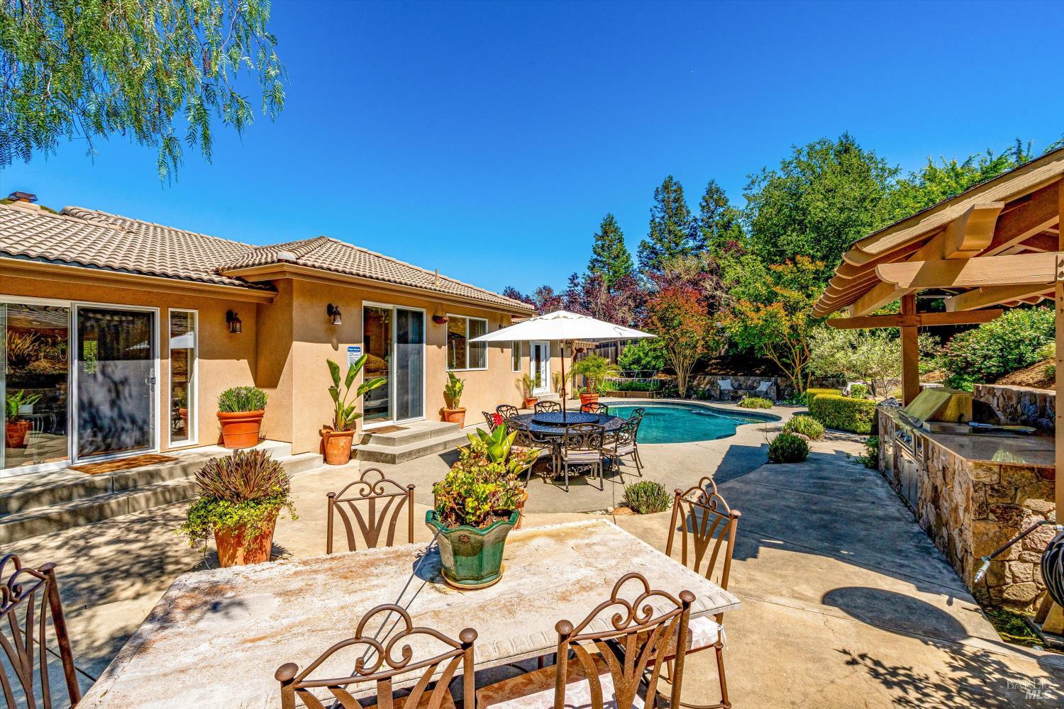 3200 Twin Oaks Drive