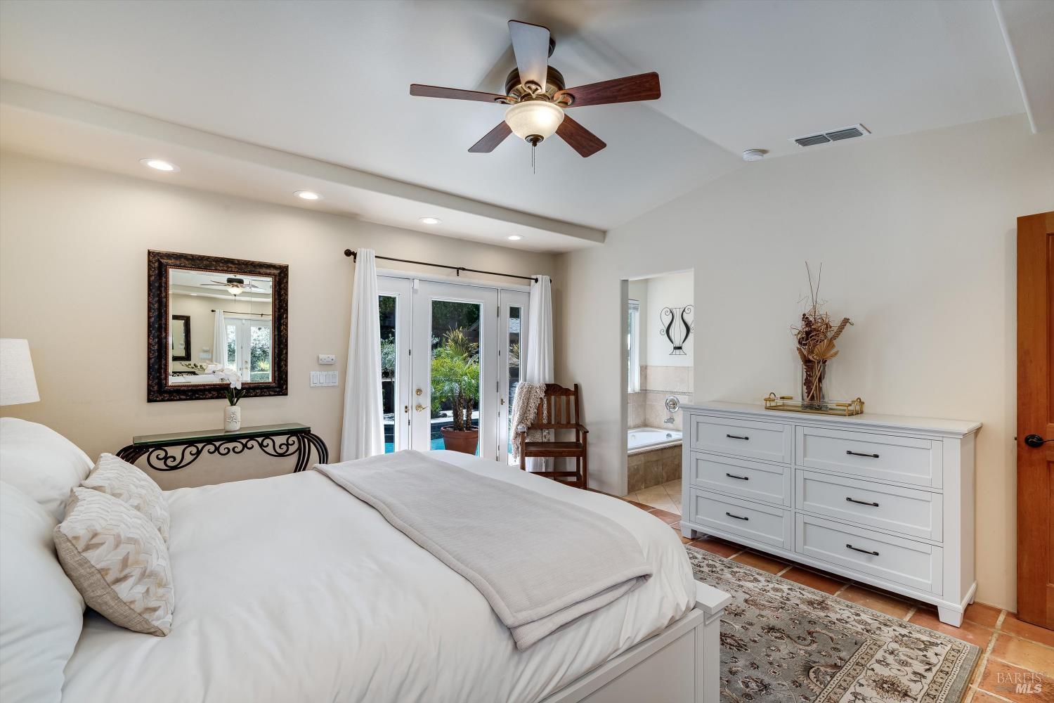 3200 Twin Oaks Drive