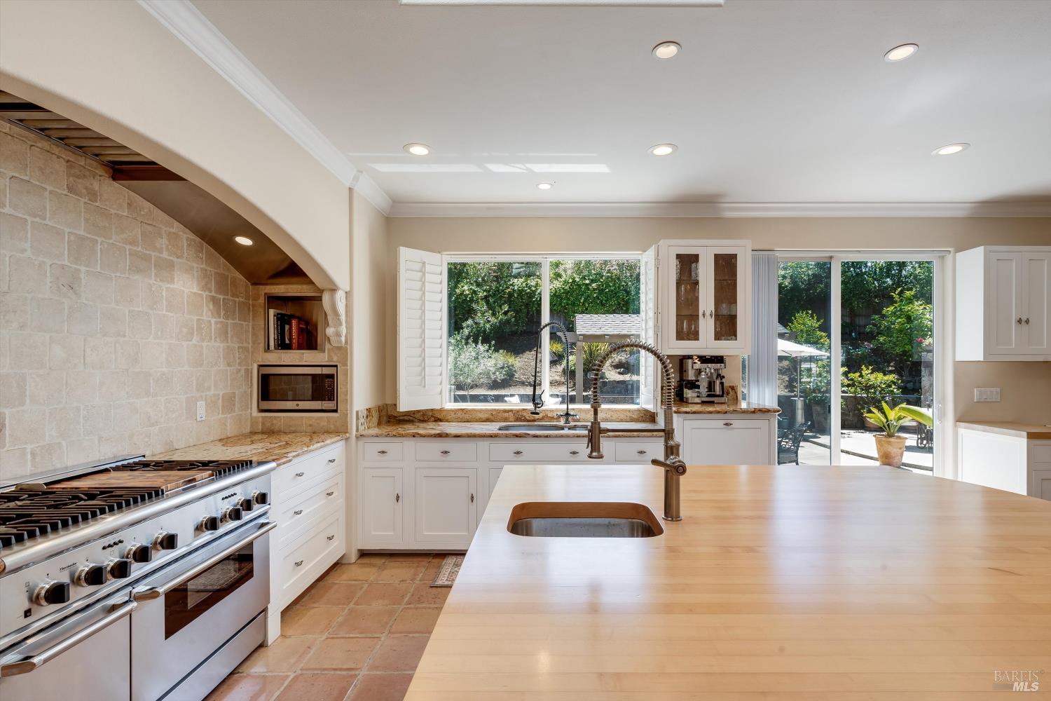 3200 Twin Oaks Drive