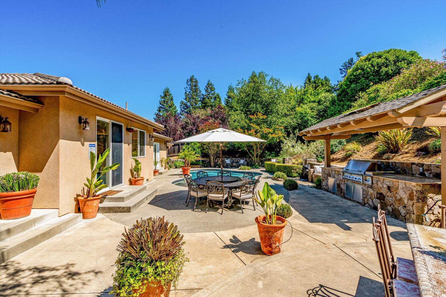 3200 Twin Oaks Drive