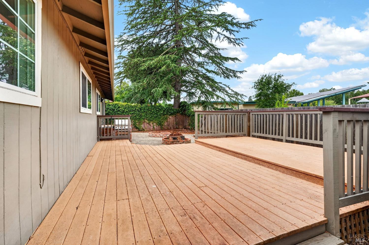 281 Meadowood Lane